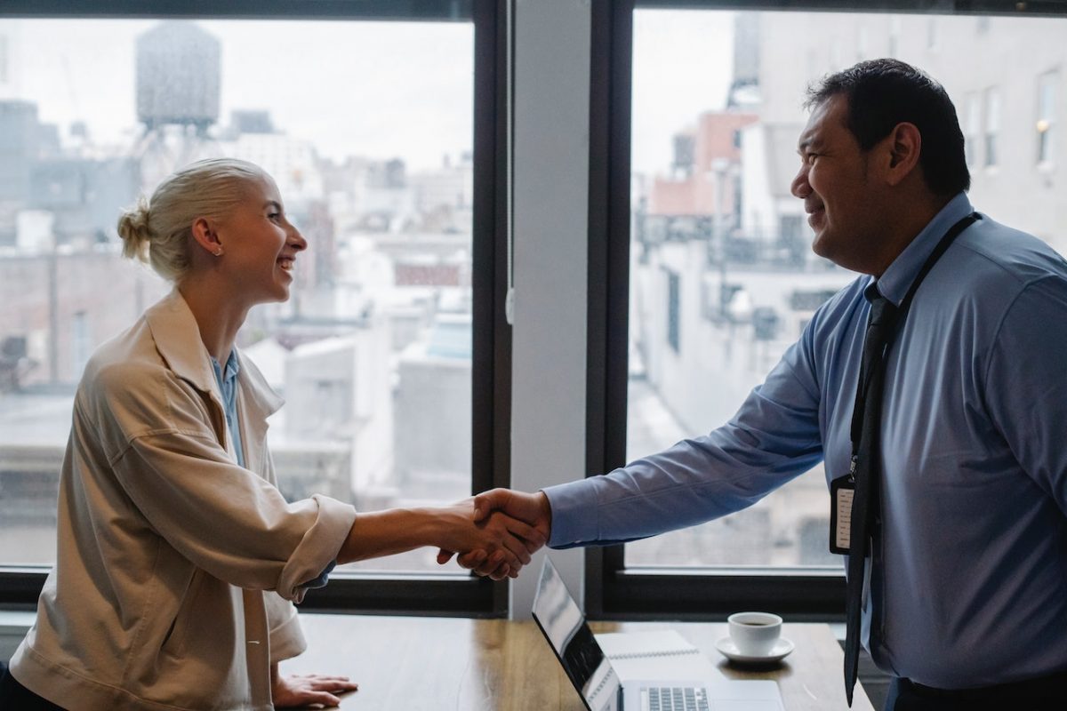 2 business people shaking hands